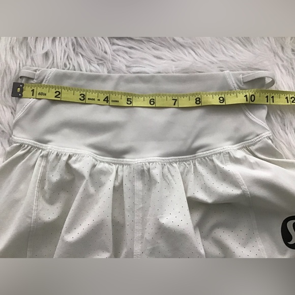 🌼Lululemon Nulux Road to Trail High-Rise 4” Trail Shorts Size 2 Bone Beige - Picture 13 of 15